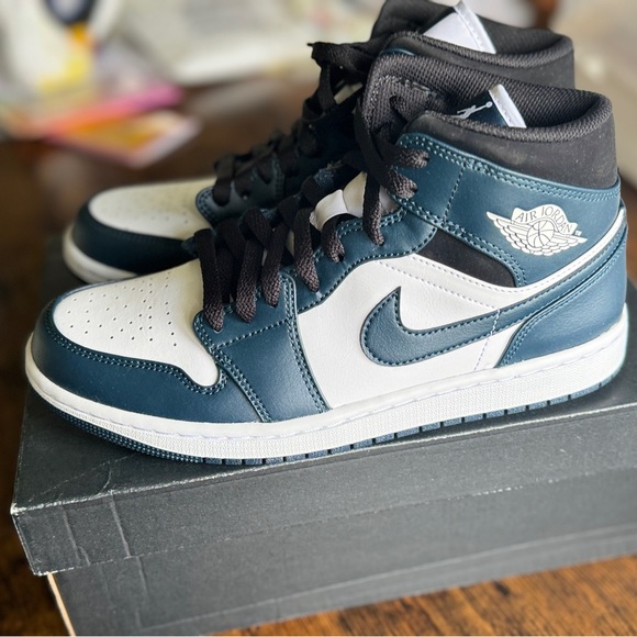 Air Jordan 1, size 8 - Picture 3 of 6